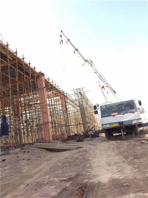 黑河市吊车作业的安全注意事项有哪些？