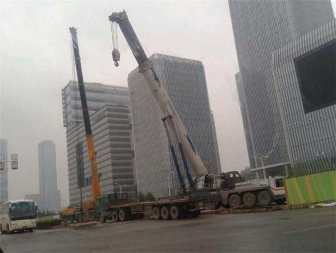 黑河市“自动找平”—— 吊车的 “平地神器” 技术